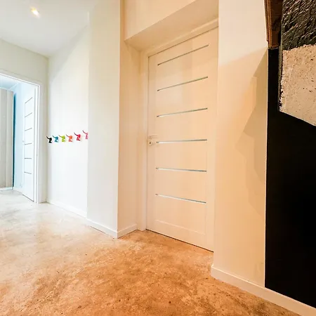 Apartament Modern 4bd, 2 Balcony, Family & Work Haven! Near Park & Bus Stop Wrocław