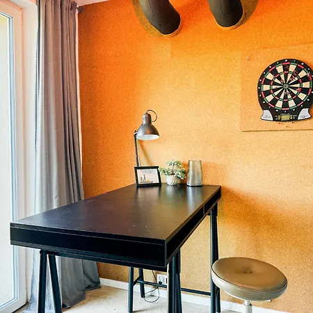 Modern 4bd, 2 Balcony, Family & Work Haven! Near Park & Bus Stop Apartament
