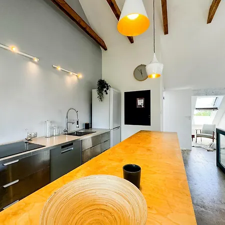 Modern 4bd, 2 Balcony, Family & Work Haven! Near Park & Bus Stop Apartament *