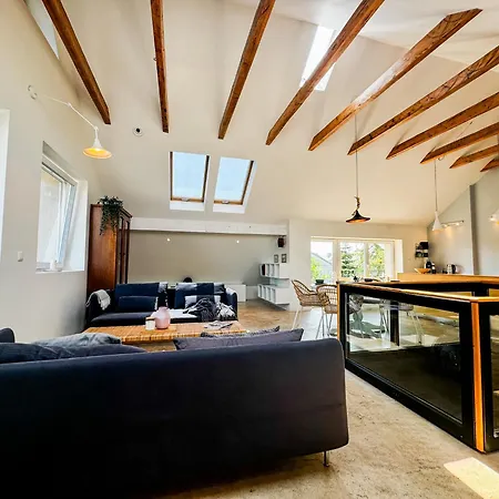 Modern 4bd, 2 Balcony, Family & Work Haven! Near Park & Bus Stop Apartament