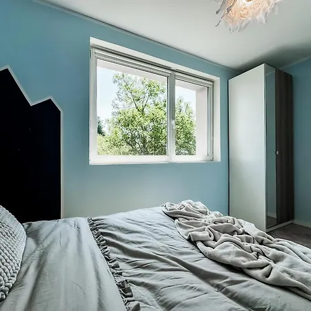 Modern 4bd, 2 Balcony, Family & Work Haven! Near Park & Bus Stop Apartament *