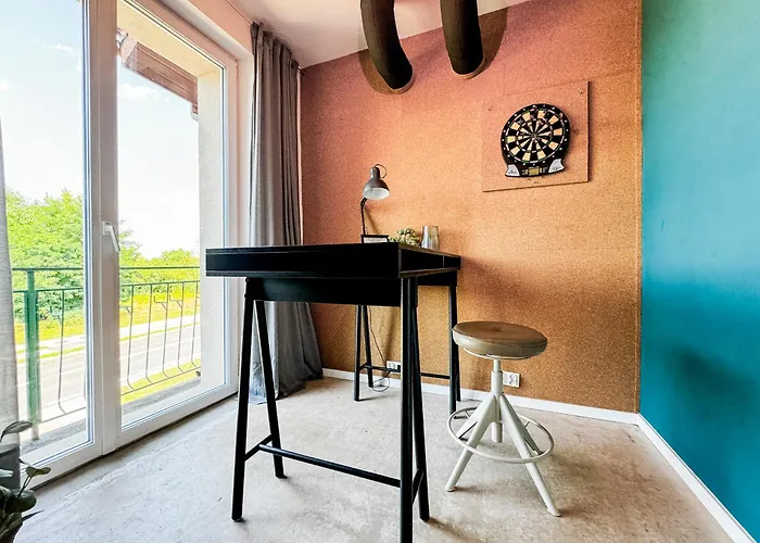 Appartement Modern 4bd, 2 Balcony, Family & Work Haven! Near Park & Bus Stop *