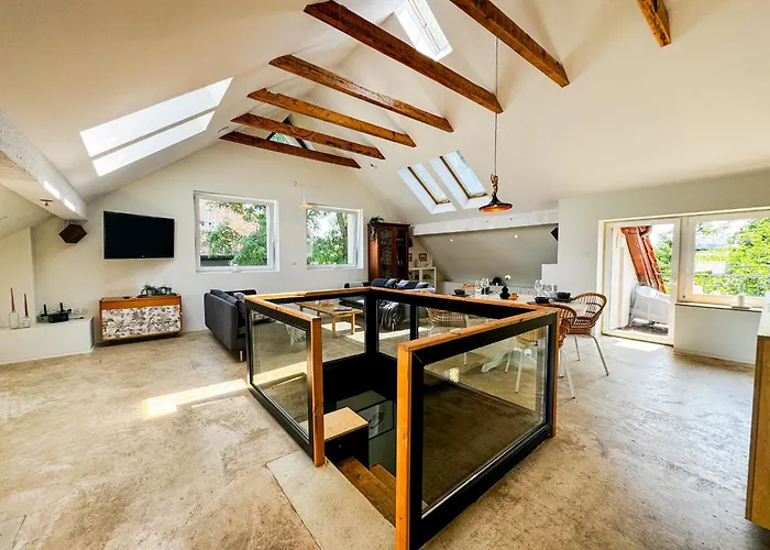 Appartement Modern 4bd, 2 Balcony, Family & Work Haven! Near Park & Bus Stop *