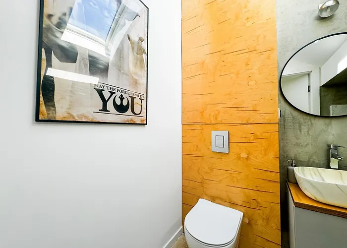 Modern 4bd, 2 Balcony, Family & Work Haven! Near Park & Bus Stop Appartement *