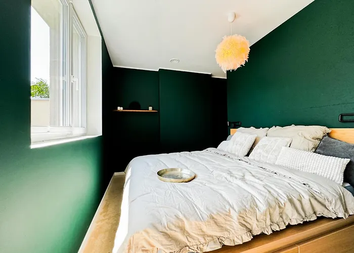 Appartement Modern 4bd, 2 Balcony, Family & Work Haven! Near Park & Bus Stop *