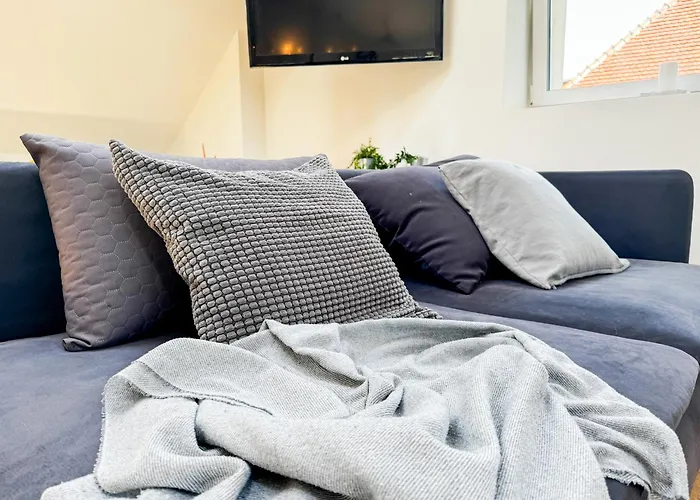 Modern 4bd, 2 Balcony, Family & Work Haven! Near Park & Bus Stop Wrocław