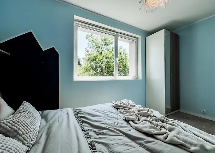 Modern 4bd, 2 Balcony, Family & Work Haven! Near Park & Bus Stop Appartement *