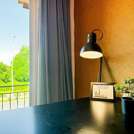 Modern 4bd, 2 Balcony, Family & Work Haven! Near Park & Bus Stop Вроцлав