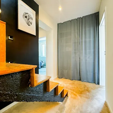 Modern 4bd, 2 Balcony, Family & Work Haven! Near Park & Bus Stop * Vratislav