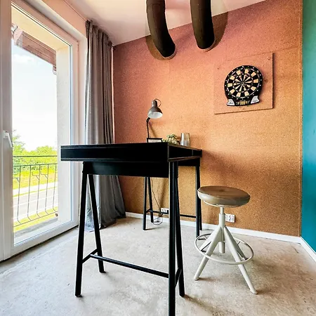 Apartmán Modern 4bd, 2 Balcony, Family & Work Haven! Near Park & Bus Stop *