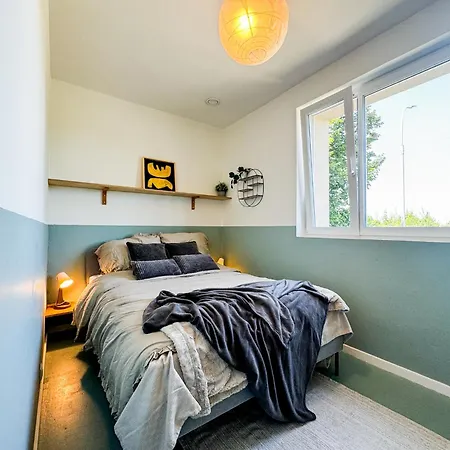 Modern 4bd, 2 Balcony, Family & Work Haven! Near Park & Bus Stop *