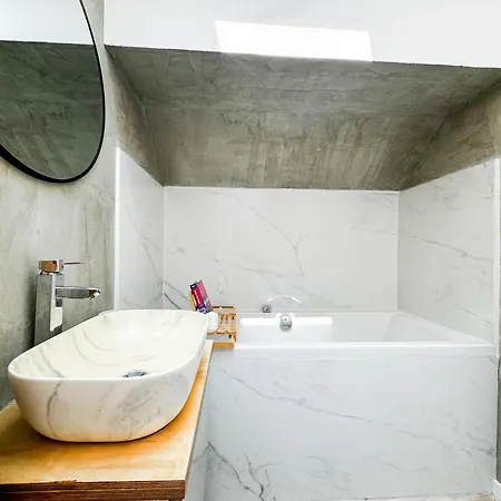 Apartmán Modern 4bd, 2 Balcony, Family & Work Haven! Near Park & Bus Stop Vratislav