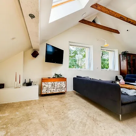 Modern 4bd, 2 Balcony, Family & Work Haven! Near Park & Bus Stop Apartmán *