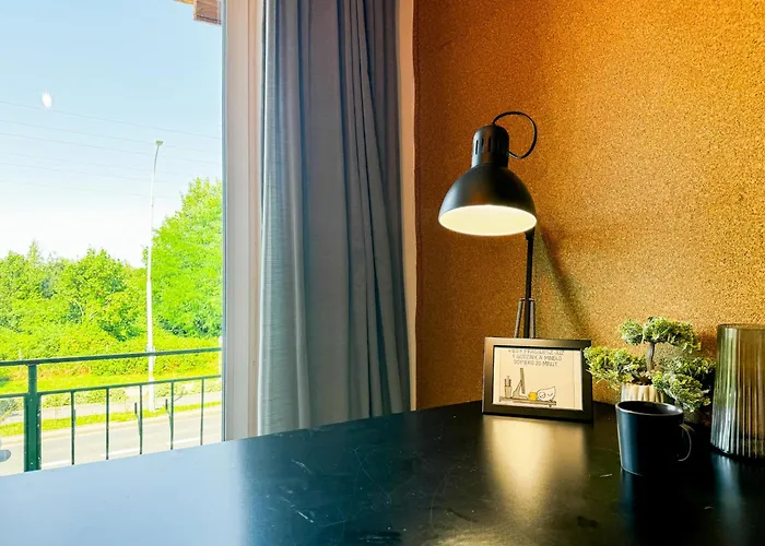 Modern 4bd, 2 Balcony, Family & Work Haven! Near Park & Bus Stop Wroclaw