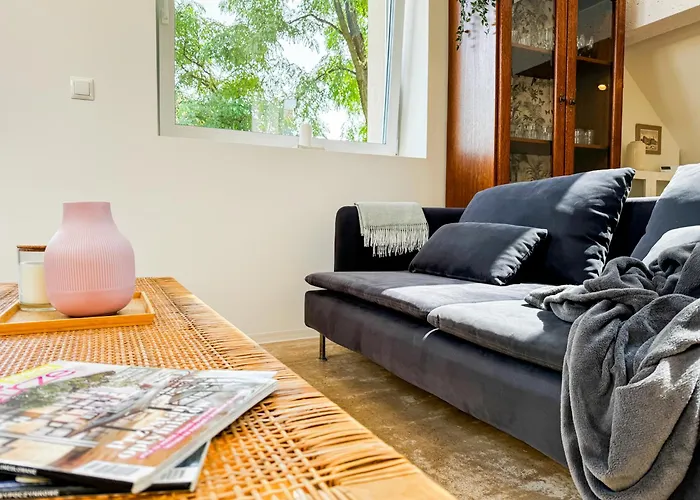 Apartment Modern 4bd, 2 Balcony, Family & Work Haven! Near Park & Bus Stop Wroclaw