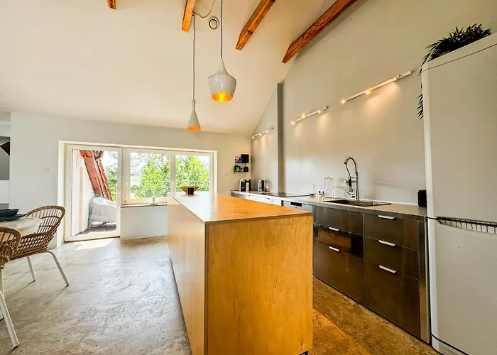 Modern 4bd, 2 Balcony, Family & Work Haven! Near Park & Bus Stop Apartment Wroclaw