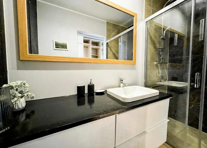 Modern 4bd, 2 Balcony, Family & Work Haven! Near Park & Bus Stop Apartment