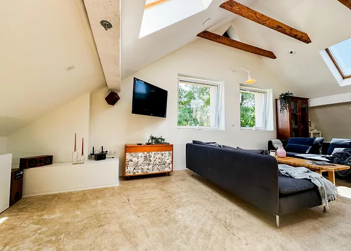 Modern 4bd, 2 Balcony, Family & Work Haven! Near Park & Bus Stop Apartment *